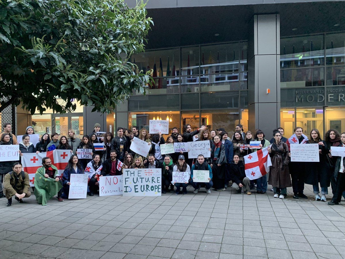 Georgian students in Budapest, Hungary are protesting the #RussianLaw 🇬🇪🇪🇺