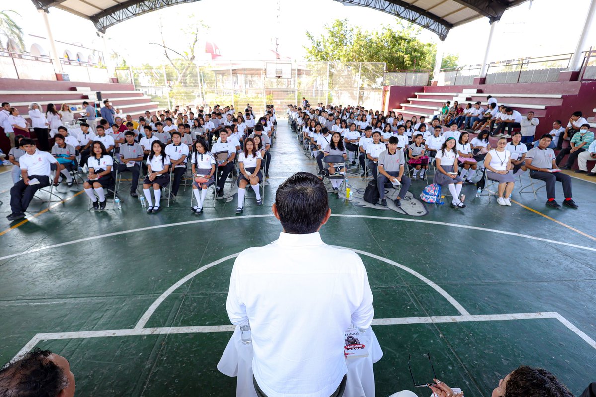 📖Incentivan la lectura entre la juventud de San Pedro Pochutla Gobierno de #Oaxaca refrenda su compromiso para fomentar el hábito de la lectura en las nuevas generaciones. mxpolitico.net/incentivan-la-…