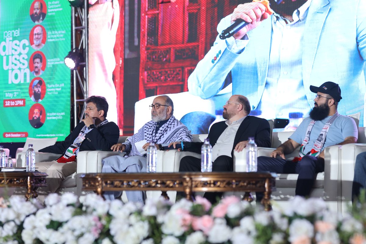 Journalist Hamid Mir, Senetor Mushtaq Ghani, H@m@s representative, Dr. Khalid Qaddoumi and Activist Tuaha Jalil on the Stage of 'Youth Conference for Palestine,' that took place today in Islamabad 🇵🇰
#Youth4Palestine #SaveGaza