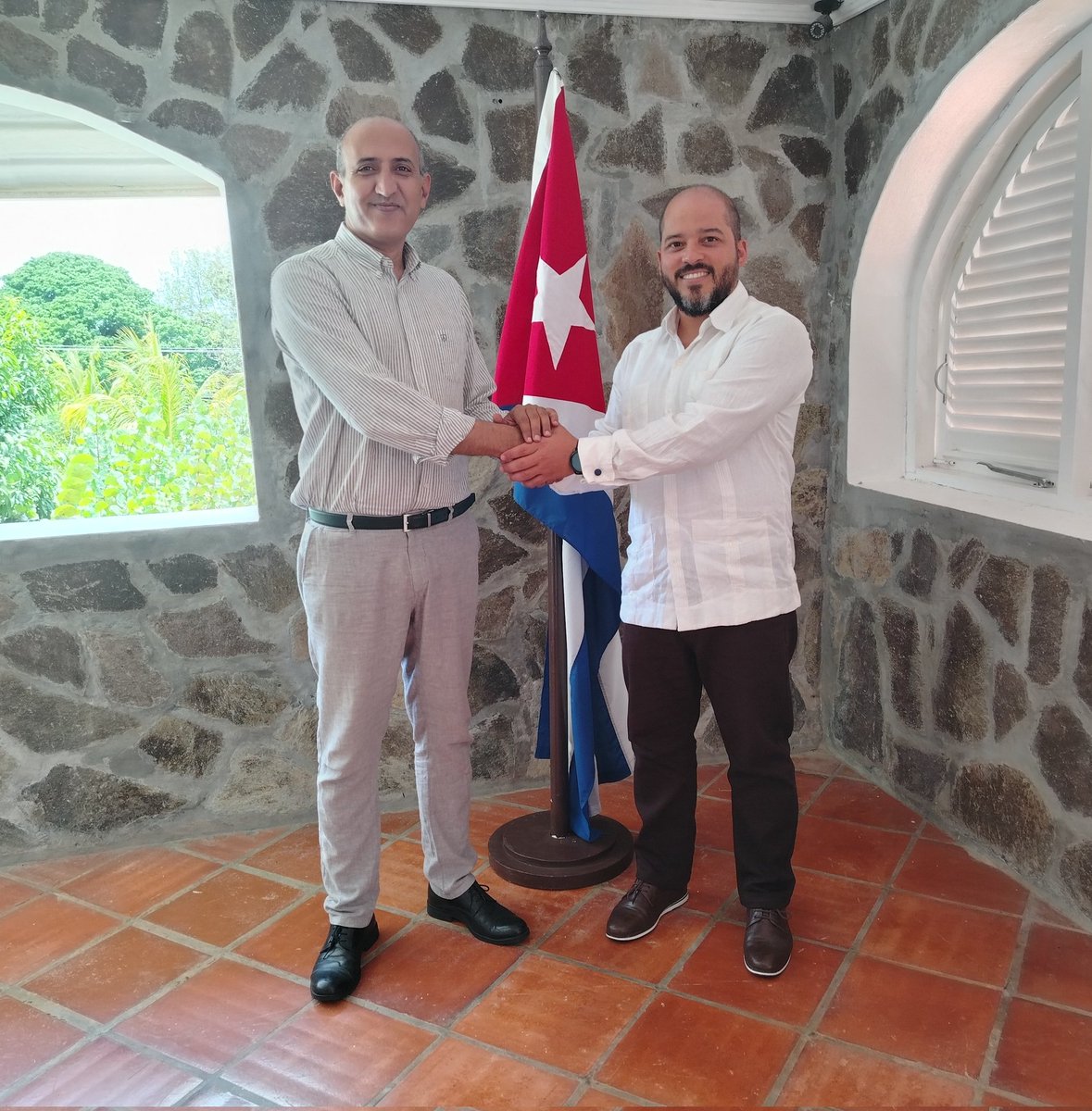Grato encuentro con el hermano @MohamedZrug, Embajador de la República Árabe Saharaui Democrática🇪🇭 para el Caribe. Reiteré el compromiso de #Cuba 🇨🇺 con la causa Saharaui y la solidaridad permanente hacia este pueblo amigo.