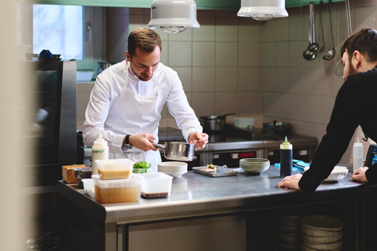 Discover Tom Meyer behind the scenes, a passionate Chef on a quest for sensory experiences. #Mumm #Champagne #LaTabledesChefs #Gastronomy #TomMeyer PLEASE DRINK RESPONSIBLY  Please only share our posts with those who are of legal drinking age.