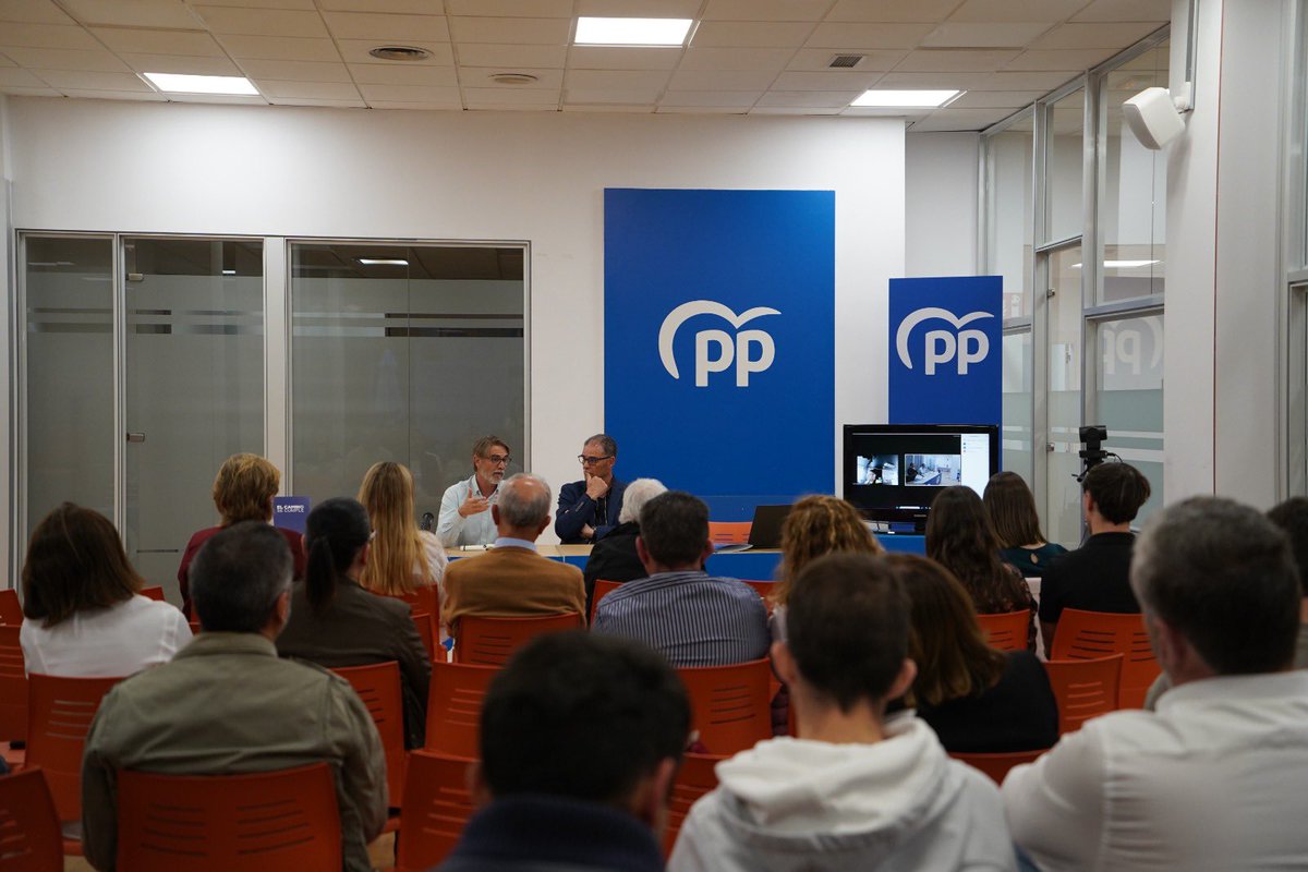 Reunión con el sector primario. Senado y gobierno de @carlos_mazon_ atendiendo vuestras justas y necesarias exigencias.