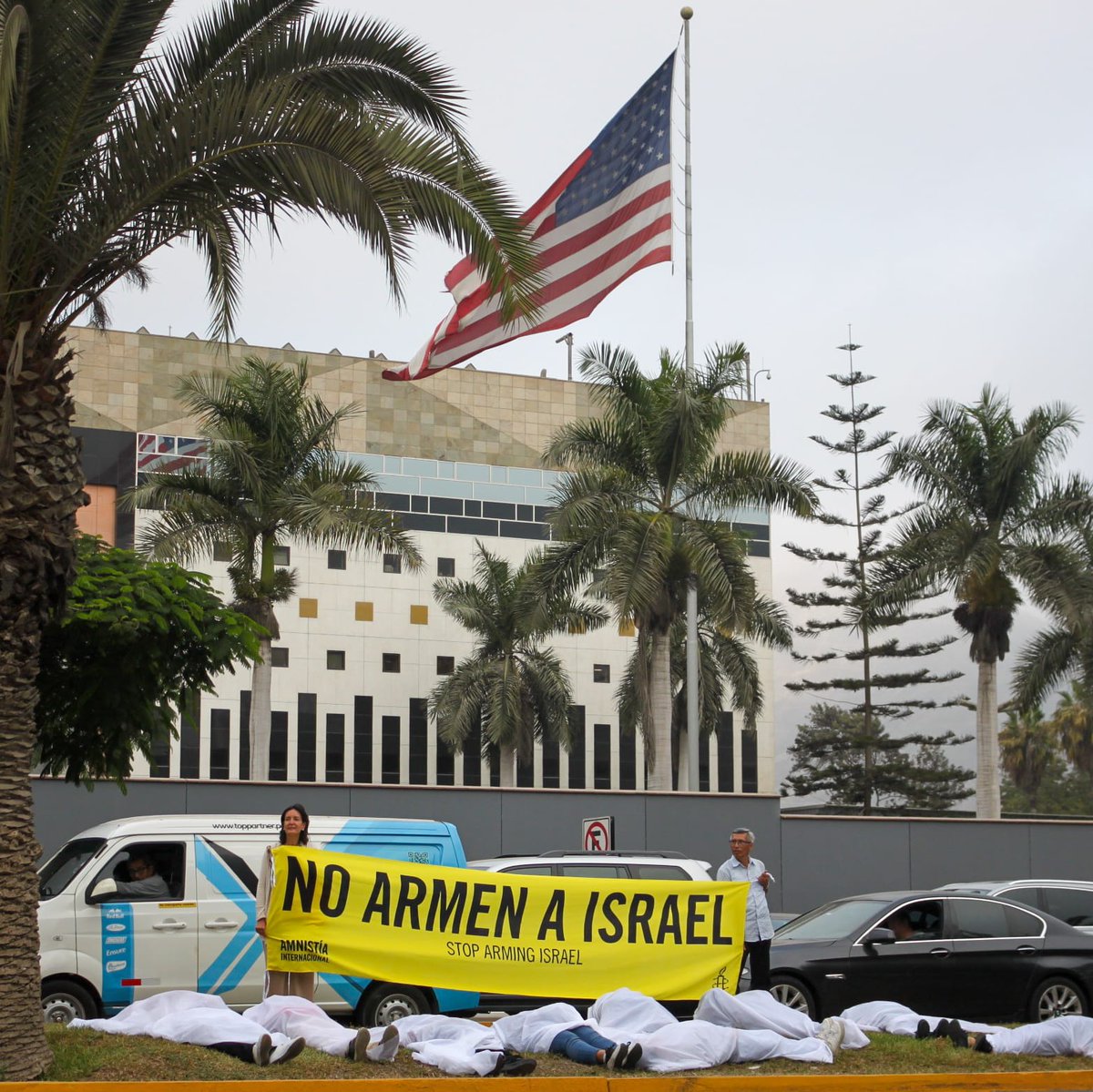El 2 de mayo nos movilizamos frente a la Embajada de EEUU para exigir un alto a la venta de armas a Israel y así prevenir el genocidio en Gaza y los territorios palestinos ocupados. 📢 Súmate y firma nuestra petición para exigir una alto al fuego: amnistia.org.pe/firma/poblacio…