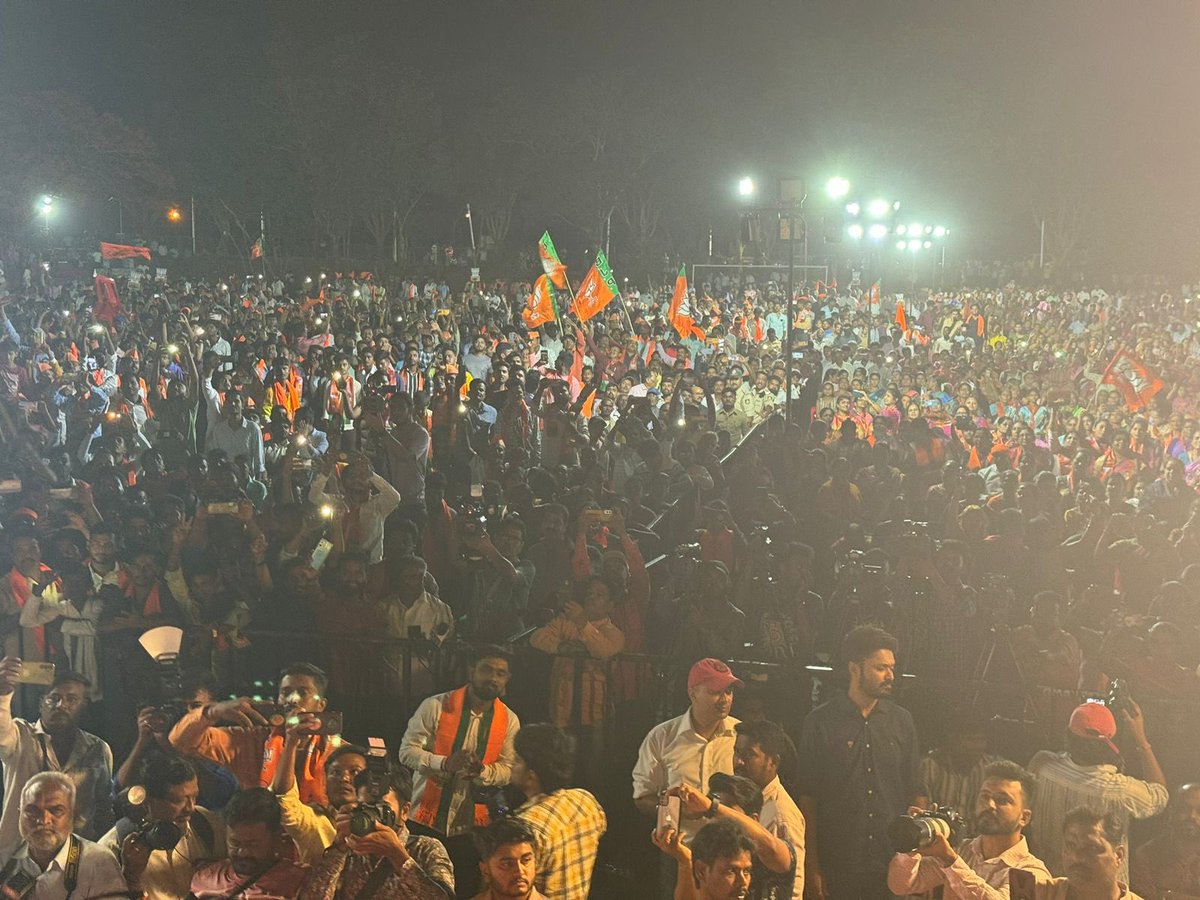 Had an opportunity to address a large gathering today during our campaign for @BJP4Karnataka’s winning candidate for Dharwad PC Shri @JoshiPralhad avl. The people gathered unanimously echoed Ab Ki Baar 400 Paar in support of our Hon PM Shri @narendramodi avl. @BYVijayendra