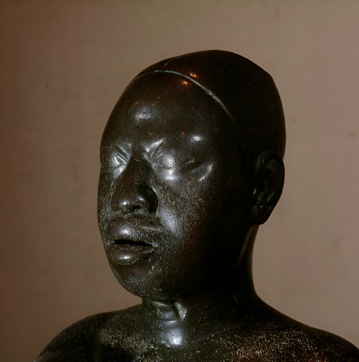 Sculpture en bronze du 16e siècle en pays Nupe, Nigeria.