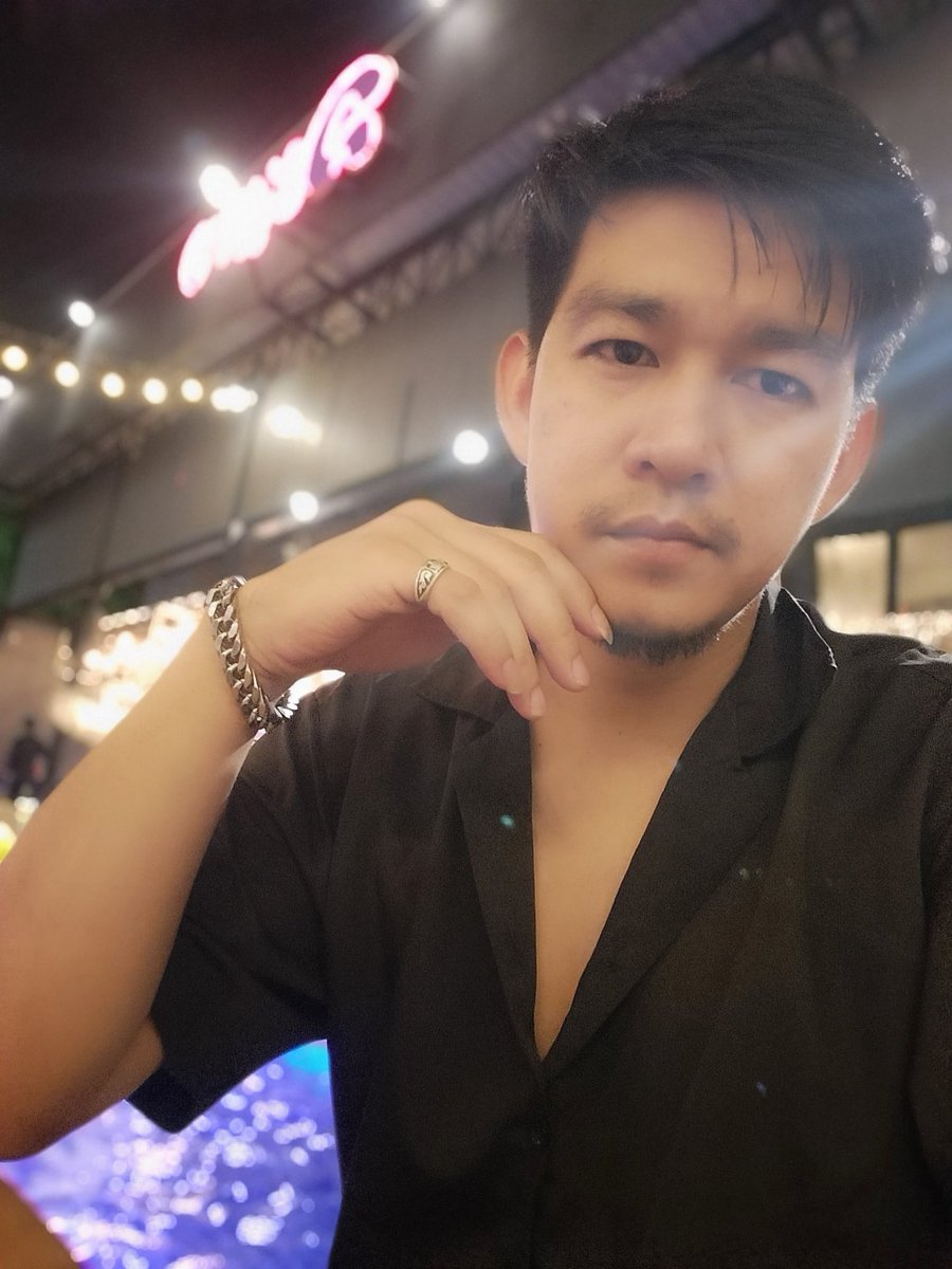 SorasakMD's tweet photo. มานั่งฟังเพลงด้วยกันไหม #โสด #โสดจีบได้แต่จีบติดหรือเปล่าอยู่ที่เธอนะ #ชายแท้ #หญิงแท้ #รามคําแหง65 #ลาดพร้าว122 https://t.co/rwMMe3unhx