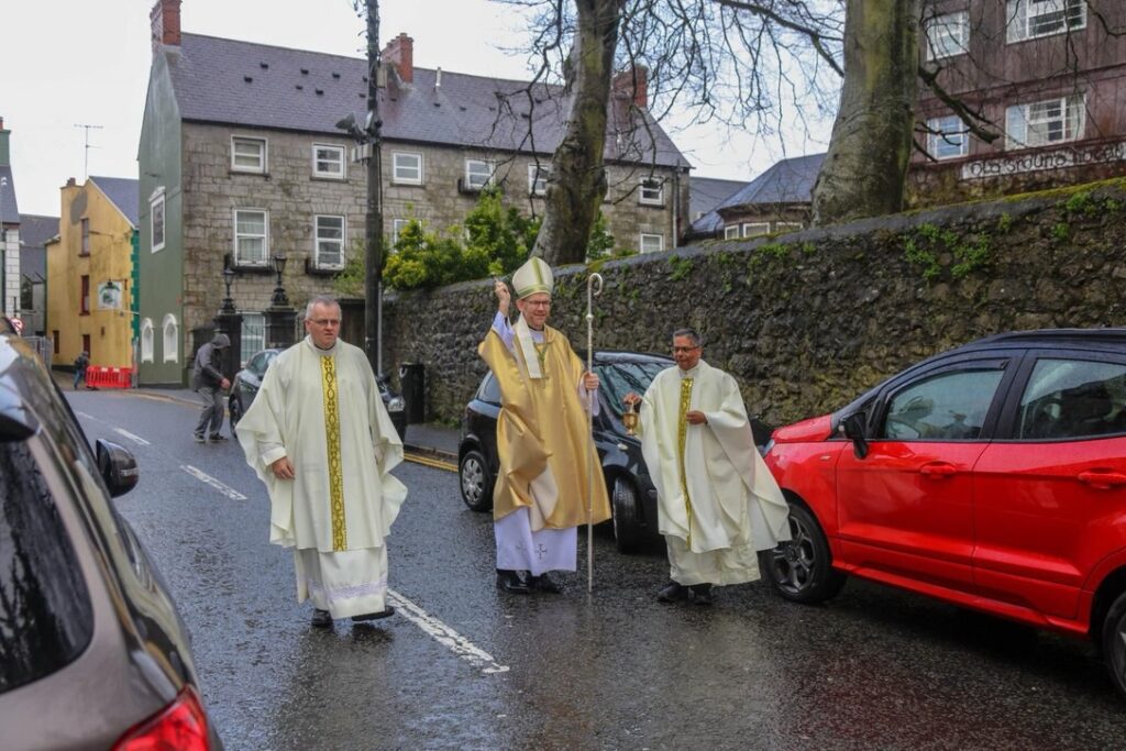 .@BishopFintan Monahan: Families need to discuss road safety in the home @KillaloeDiocese @SimonHarrisTD @GardaTraffic @PoliceServiceNI @RSAIreland #RoadSafety To read click ⬇️ catholicbishops.ie/2024/05/03/bis…