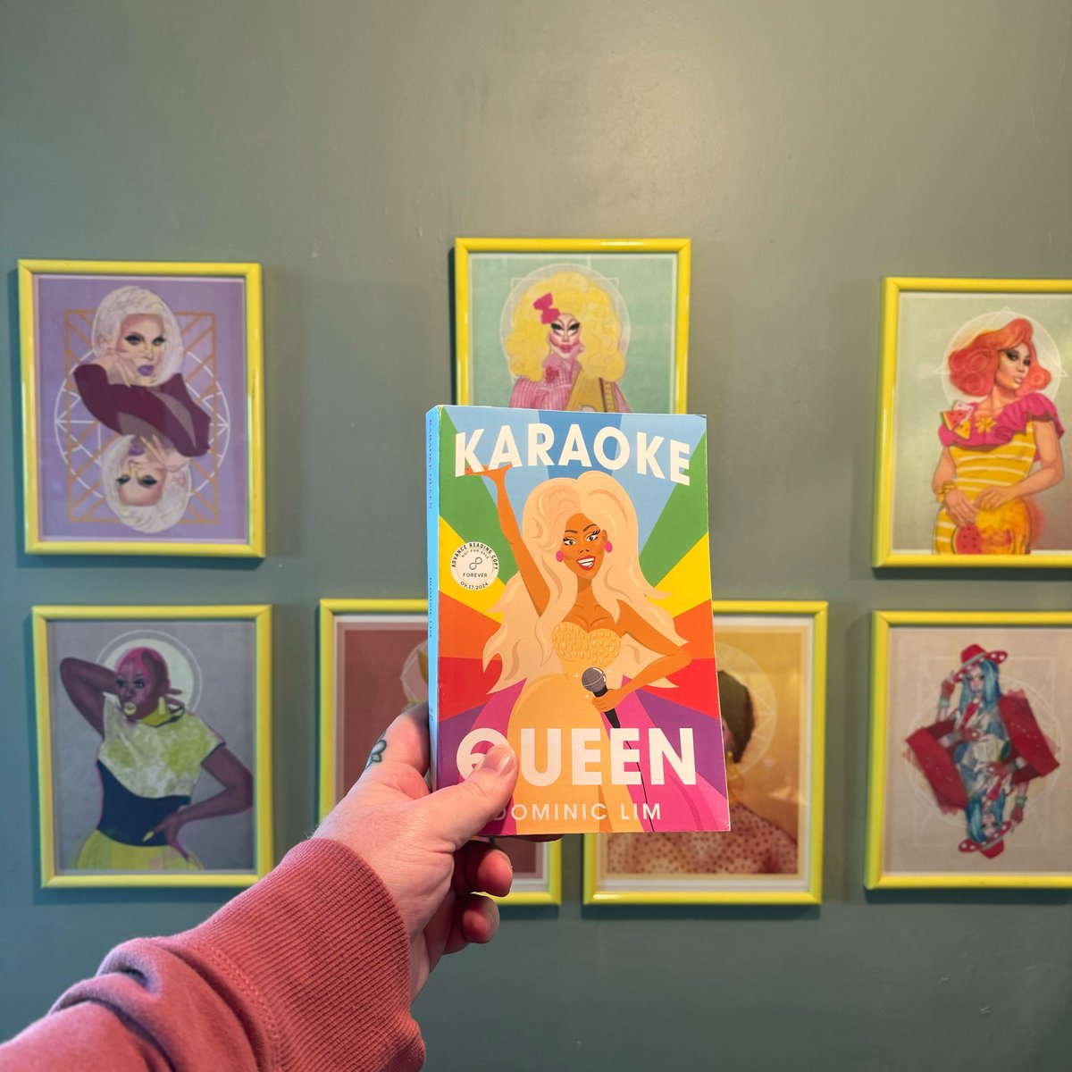 Another exciting bit of recent book mail at Joe’s house- Karaoke Queen by @jdominiclim ! Combining his love of drag and Karaoke, Lim shares the story of Rex Araneta AKA Regina Moon Dee in this joyfully queer rom-com✨