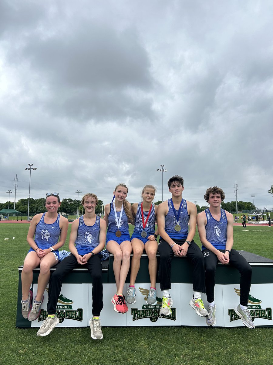 Congratulations to Episcopal Girls 3200M Squad, 2,3,4. Sophomore Gigi Bass for finishing 2nd, Freshman Olivia Kiefer 3rd, and strong 300M finish from Junior Asher Luengas 4th to lock those 5 points. #KnightsStandOut