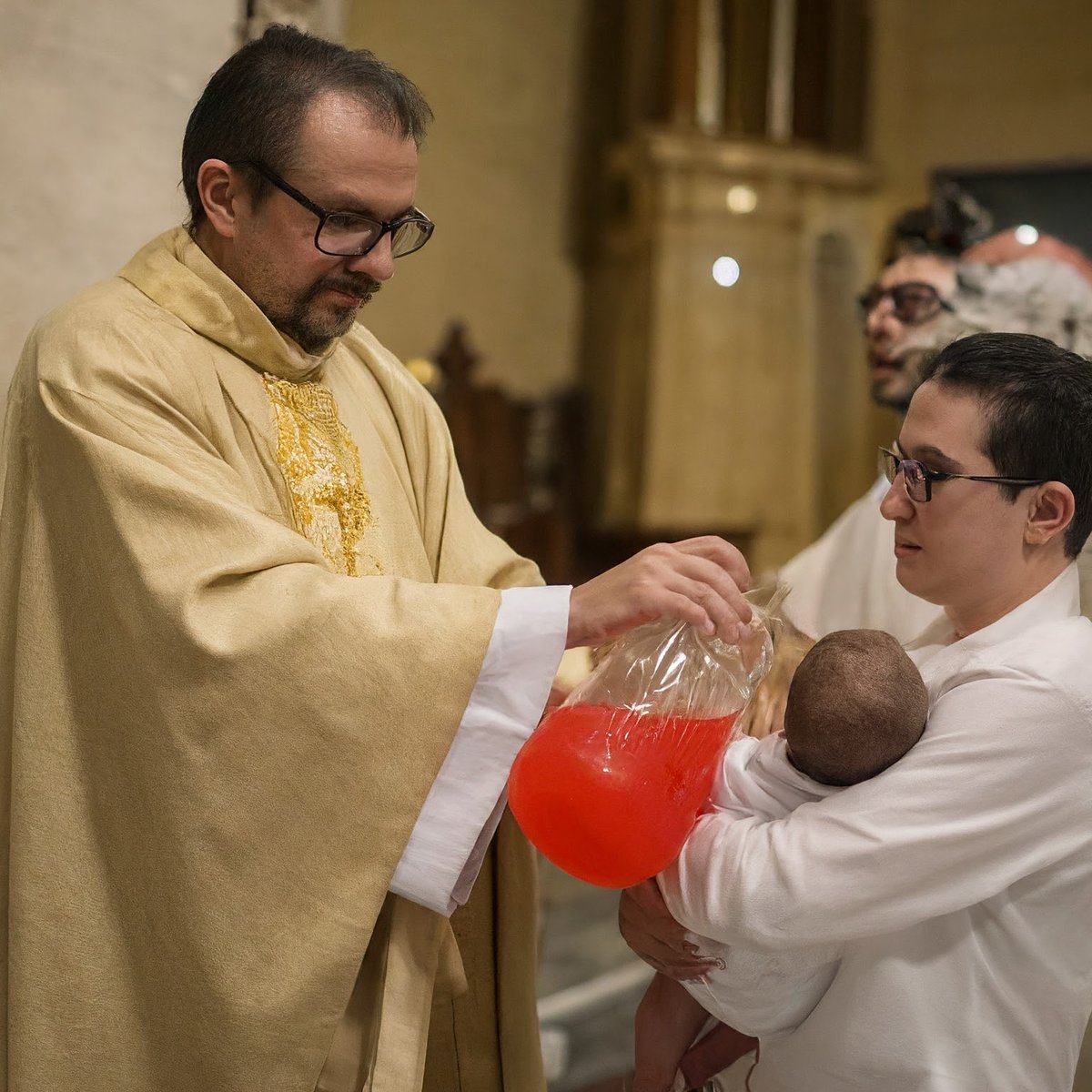 “The AI priest also told one user that it was okay to baptize a baby in @Gatorade.” @nooralsibai via @futurism futurism.com/catholics-defr… #AI #GenAI ⚡️