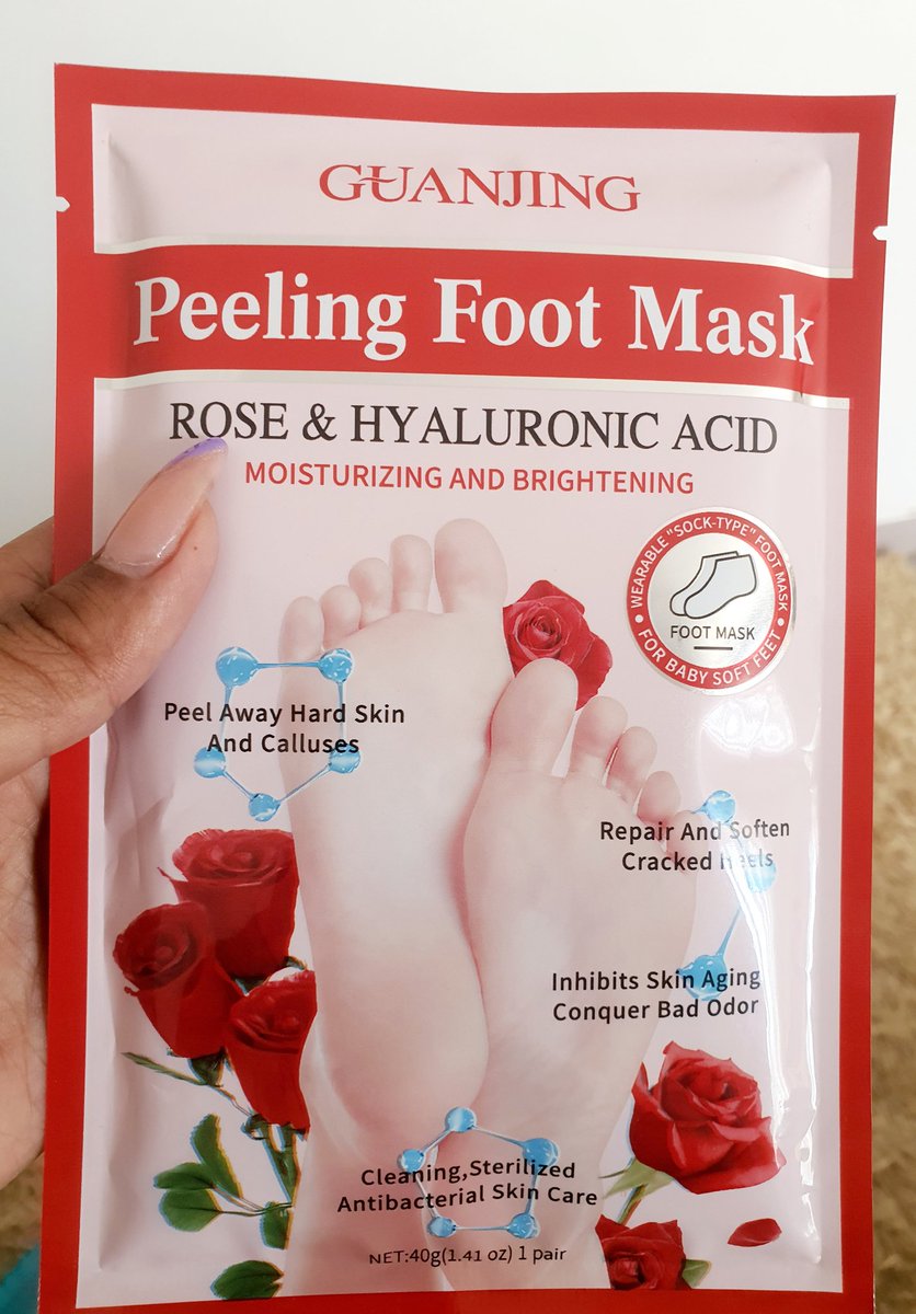 I've used this twice now for my dry feet. Best R25 you will spend. It peels🤯🤯🤯

* Don't tag any podiatrists please. I'm happy, let me be happy. Fokol else worked for me, including podiatrists😭