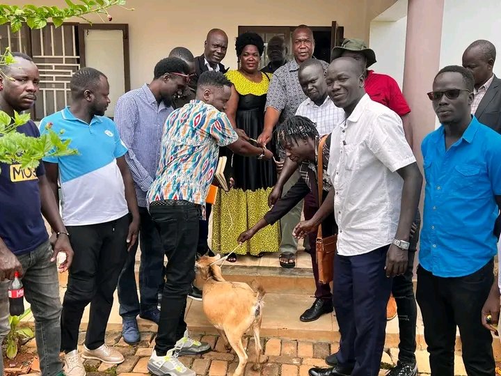 Members of the Greater Acholi Musicians Association (G.A.MA.) met with the Paramount Chief of Acholi, Rwot David Onen Acana II, at his palace.

Check The full story in the comment section.