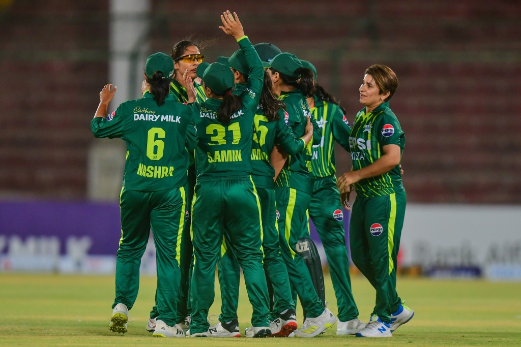 Pakistan v West Indies | 5th T20I West Indies | 37/1 (6) Hayley Matthews 18* (23) Shemaine Campbelle 3* (2) West Indies need 98 runs to win. #PAKWvWIW | #BackOurGirls