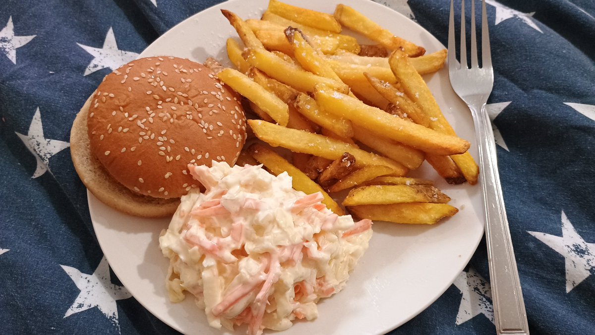 Burger and chips with coleslaw again for my Friday meal. It had to be chicken burger again as Aldi don't seem to be stocking the beef burgers.