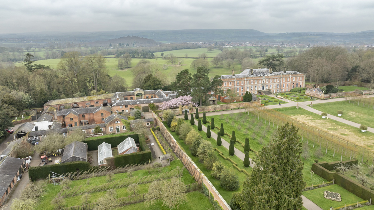 These stunning images give a bird’s eye view of Erddig hall and garden. The pictures were taken for the National Trust by photographer Paul Harris. Don’t they look incredible! bit.ly/45ytDi3 #Erddig