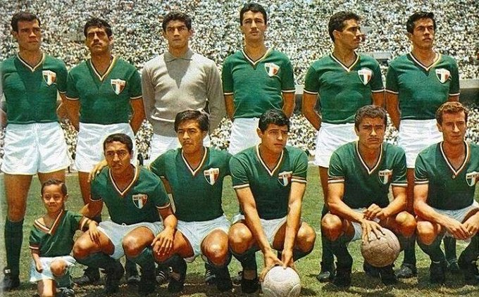 #OnThisDay in 1965 – Ernesto Cisneros, Ignacio Jáuregui & Aarón Padilla scored for @miseleccionmxEN’s 3:2 win over hosts @jff_football in Confederation Final Group of WCQ (England ’66) at Kingston’s National Stadium. Sidney Bartlett & Ashley Welsh tallied for #ReggaeBoyz.