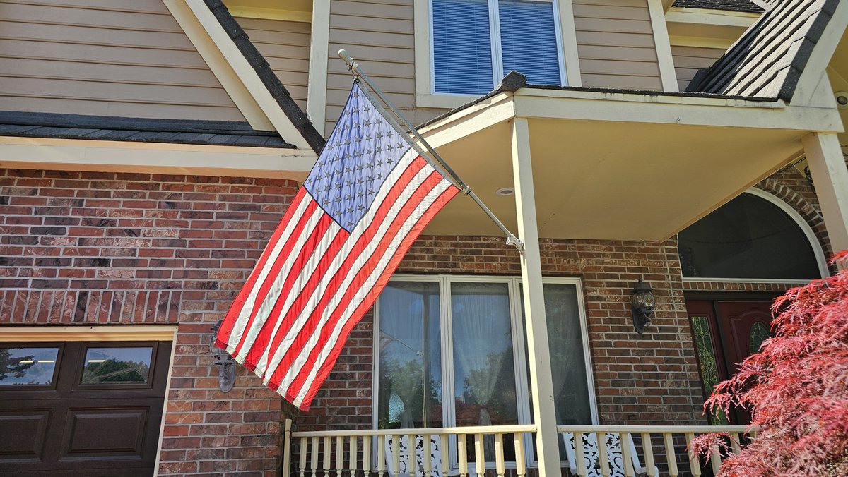 A proud moment as frat brothers defended & restored our flag's rightful place! How many MAGA Patriots proudly fly their flags at home? Here's mine. Share yours! Let's show 'death to America' chanters that AMERICA IS ALIVE & WELL! #MAGAPatriots #USAFlag 🇺🇸