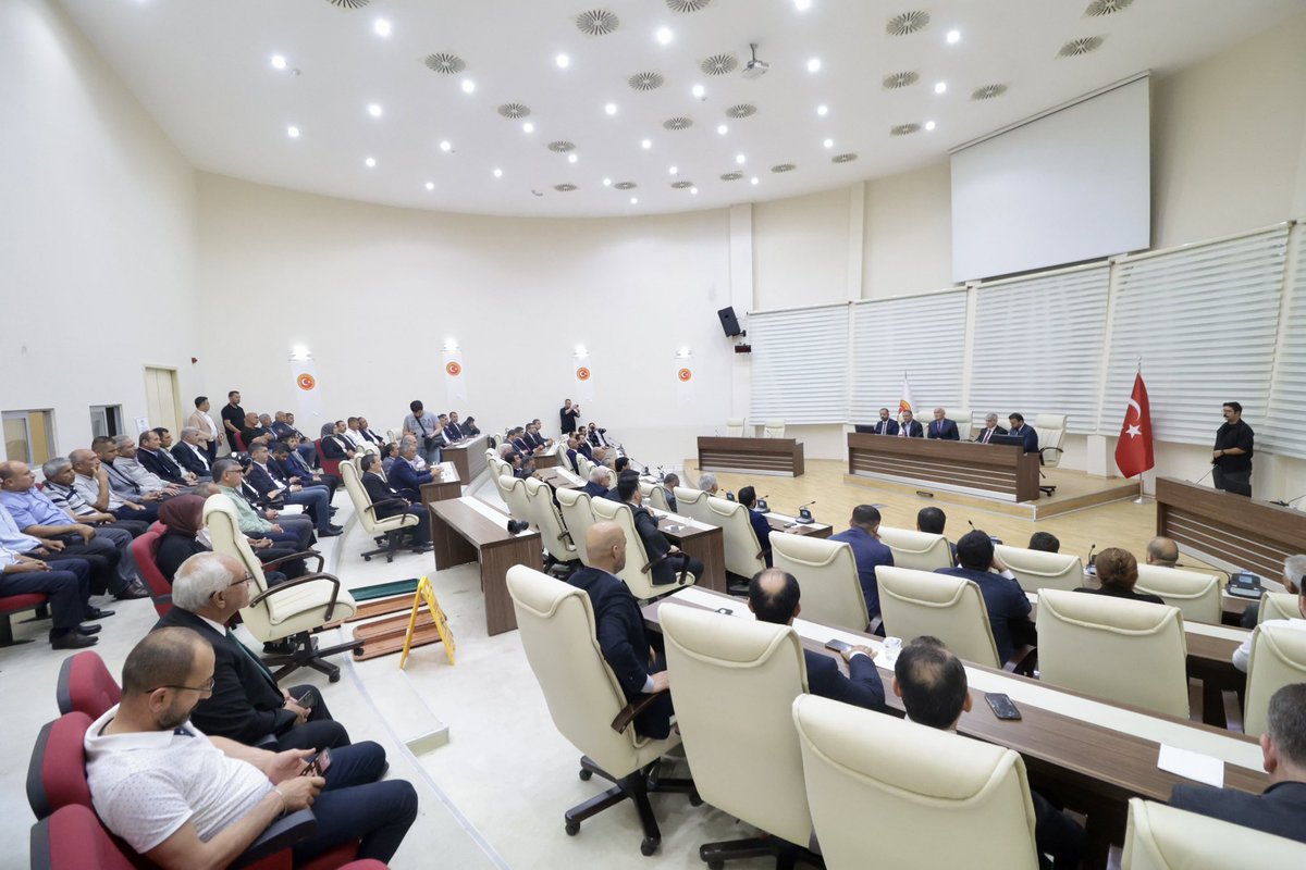 yzyilmaz55's tweet image. 📍Osmaniye

İl Özel İdaresi'nde İl Genel Meclis Başkanı Mehmet Ali Gizlice ile birlikte İl Genel Meclis üyelerimiz ve Belediye Meclis üyelerimizle bir araya gelerek istişarelerde bulunduk.

#osmaniye
#Akparti