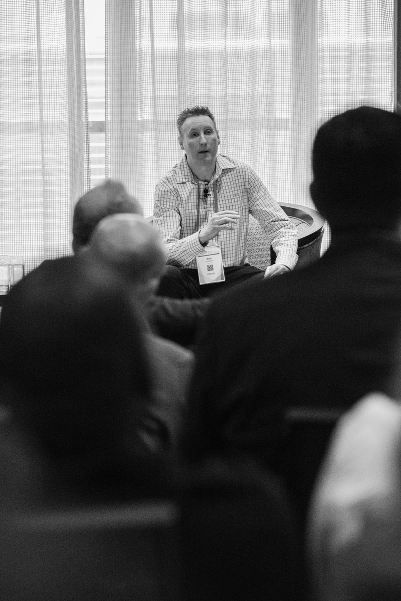 Dr. Brad Urquhart in action fielding questions after his presentation at the #CKDNetwork & #CSNAGM 2024 meeting in #centrevillemontréal  

@B_Urquhartlab Merci!