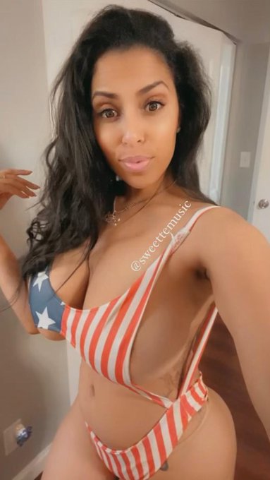 RT if you would visit me in Miami, FL USA ❤️🤍💙 https://t.co/5MBbcnu579<a href="/tag/monday"class="tags"><span>#monday</span></a>