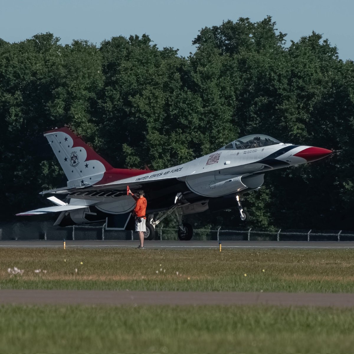 A Thunderbird spare landing at Sunnfun 50