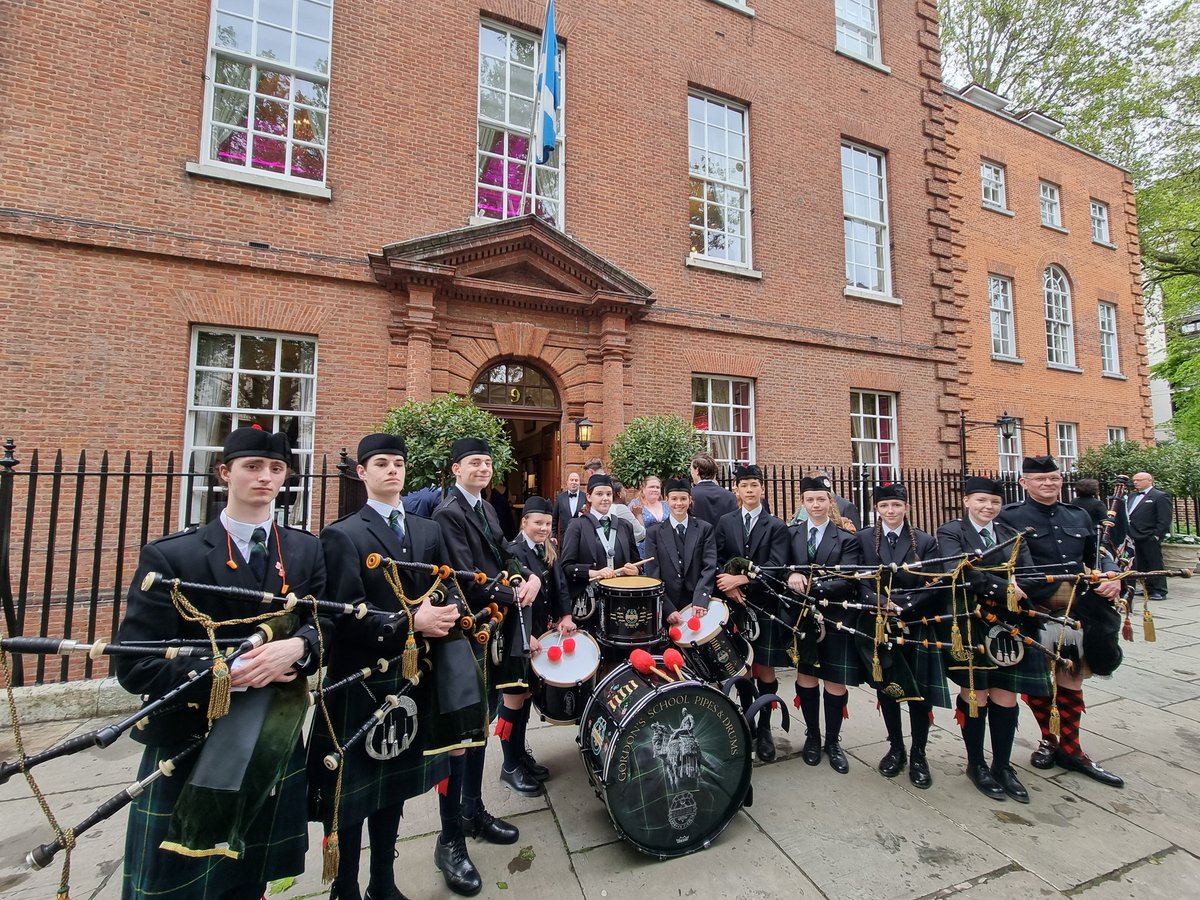 Thank you to The Caledonian Club for inviting us back for their Summer Ball this evening. Thankfully the rain held off! Was great to have Club Piper, Roddy Livingstone, play with us again. #summer #may #summerball #entertainment #music #london #city #Belgravia #pipes #drums