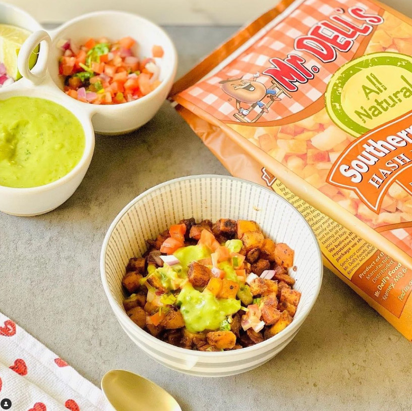 You can never go wrong in combining Indian street food with Tex-Mex flavors in this potato bowl recipe. Recipe reposted from @sushmitamalakar...I have used Pico de Gallo & Avocado Chutney (recipe below). Breakfast Bowl recipe here: ow.ly/RXEX50RwkbU #MrDells #HashBrowns
