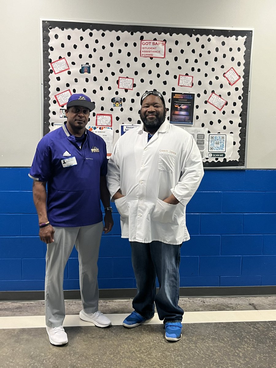 I would like to thank Coach Reggie Moore for stopping by Sterling High School on today recruiting our kids. #RecruitSterling @mooreathletics @CoachJessie48 @HouSterlingFB @HISDAthletics
