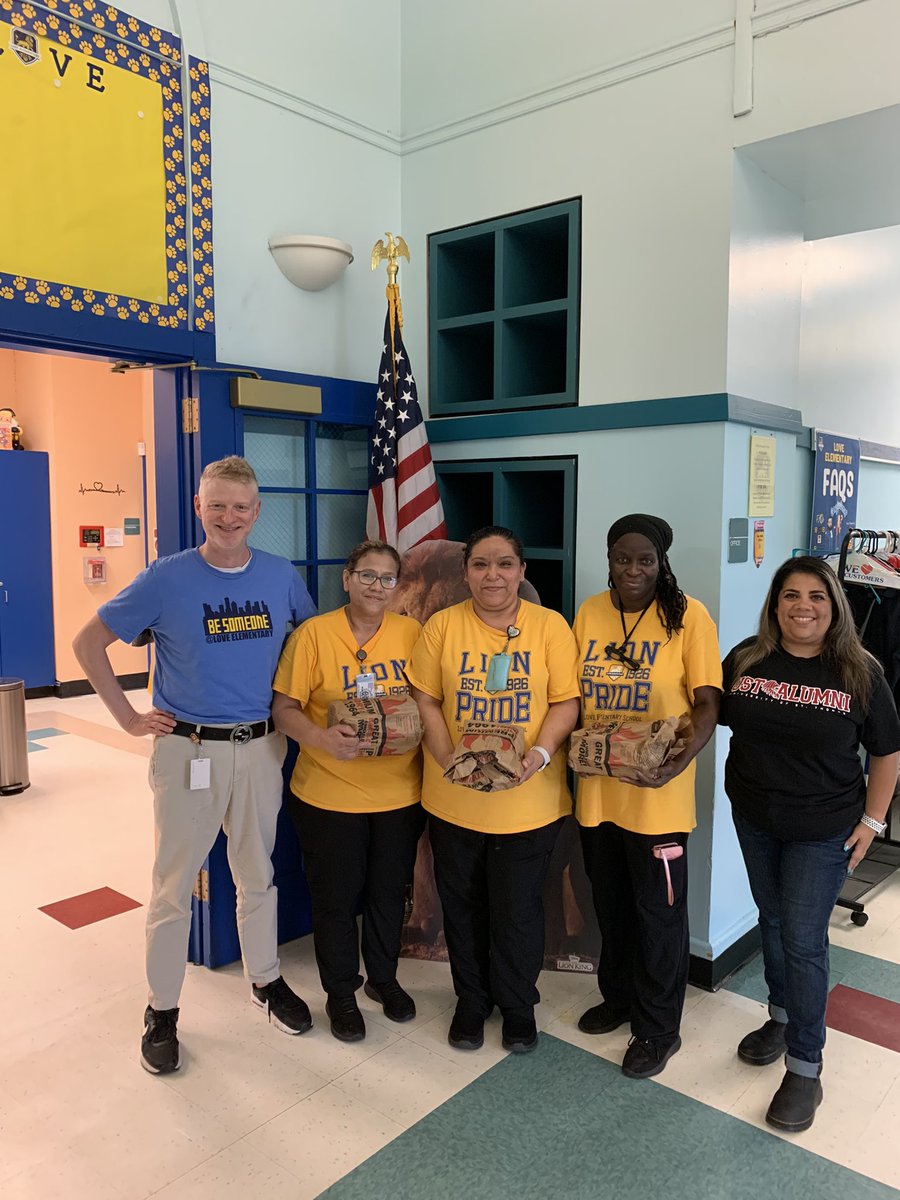 Celebrating #SchoolLunchHeroDay! Our Love Lions are greeted with smiles and served healthy, delicious meals that were prepared with care. We love our heroes! @HISDCentral @DraESVillanueva @ScottPlatt1 @LoveAsstPrncpl