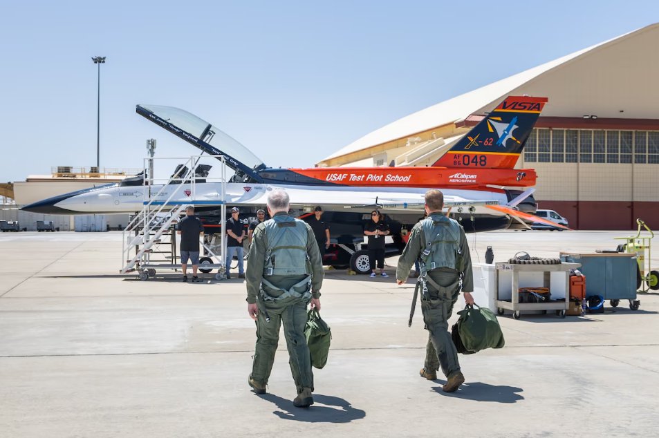 .@SecAFOfficial Kendall flew in an X-62A VISTA at Edwards AFB, May 2, to experience firsthand the unique aircraft, which incorporates machine learning & highly specialized software to test autonomous flying & other cutting-edge capabilities. More 👇 af.mil/News/Article-D…