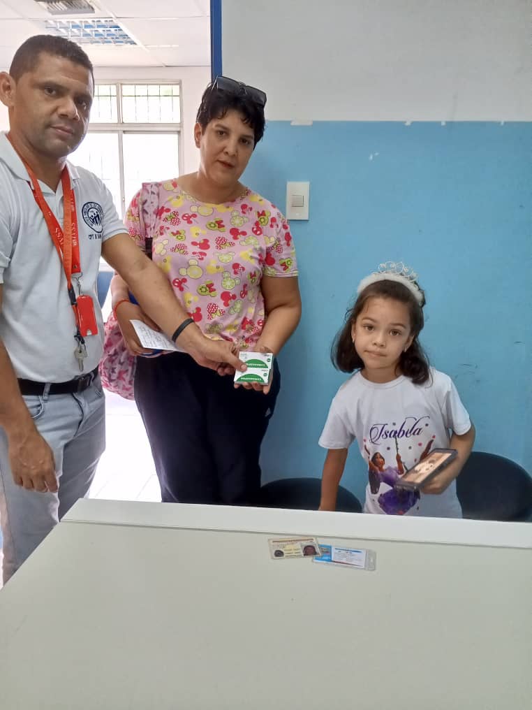 #Cojedes Aquí Lcdo Ángel Pinto Trabajador Social <a href="/Somosivss/">Instituto Venezolano de los Seguros Sociales</a> en atención a pacientes que acuden a nuestro cenrmtro #JuntosPorCadaLatido <a href="/NicolasMaduro/">Nicolás Maduro</a> 
<a href="/MagaGutierrezV/">Magaly Gutiérrez Viña</a>