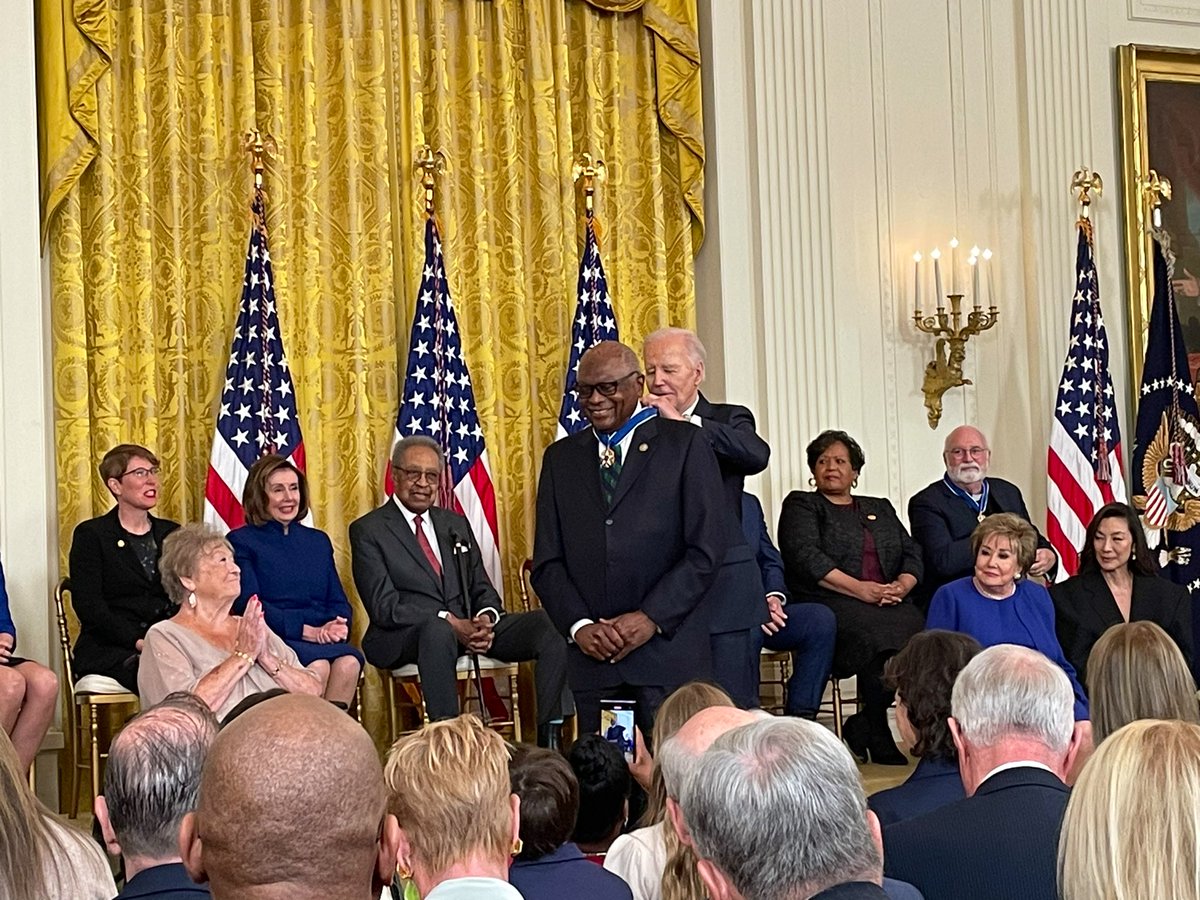 Congressman @ClyburnSC06, former House Majority Whip, receives the Presidential Medal of Freedom.