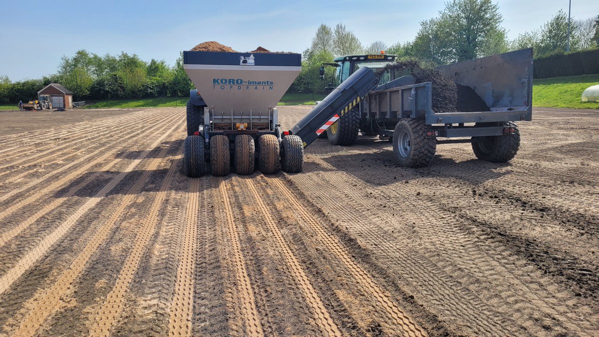 Day 19 to 23.... all drainage pipes connected to main carrier pipes, rest of chambers fitted. Irrigation upgrades started (new sprinklers/control wires). Hot tubs drained and filled with stone. Secondary drainage started with koro top drain (slow process as lots of break downs.