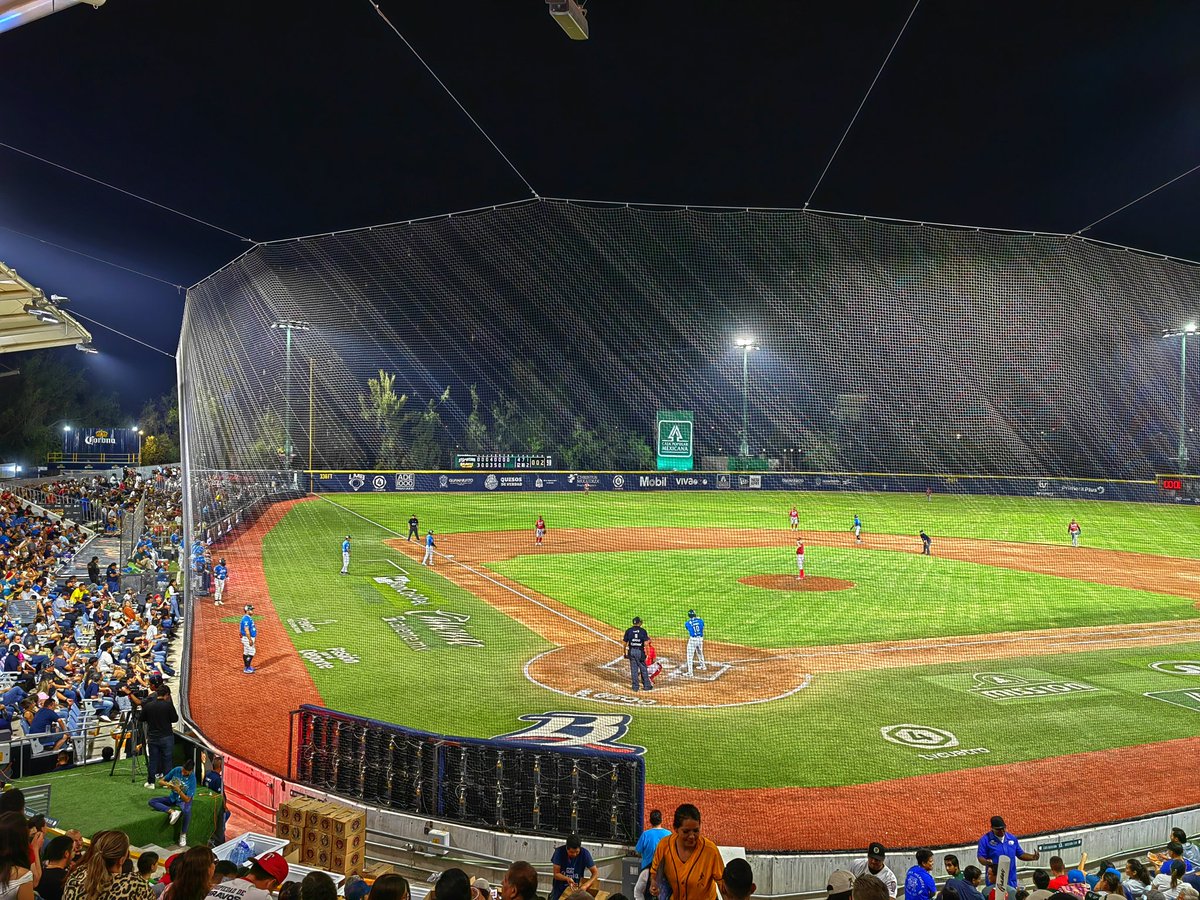 #Chulada 🤩 Cuando hay oportunidad y tiempo para poder estar en el estadio TV4 Domingo Santana #LaFortaleza 🏟 apoyando a nuestros @NacimosBravos ⚾ #BeisbolizaTuVida #FenómenoBravos #MásBravosQueNunca