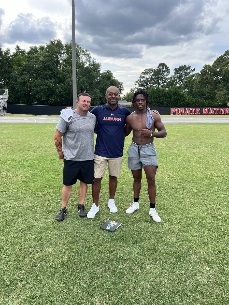 Thank you Coach @DerrickDnix for stopping in to see me at practice. With that being said I am blessed to say I have received an offer to play @AuburnFootball. 
@JohnGarcia_Jr @adamgorney @millerpirates @JLeeAULive @MrTNT21 @kezmccorvey @AuburnTigers @AuburnMade @AuburnRivals