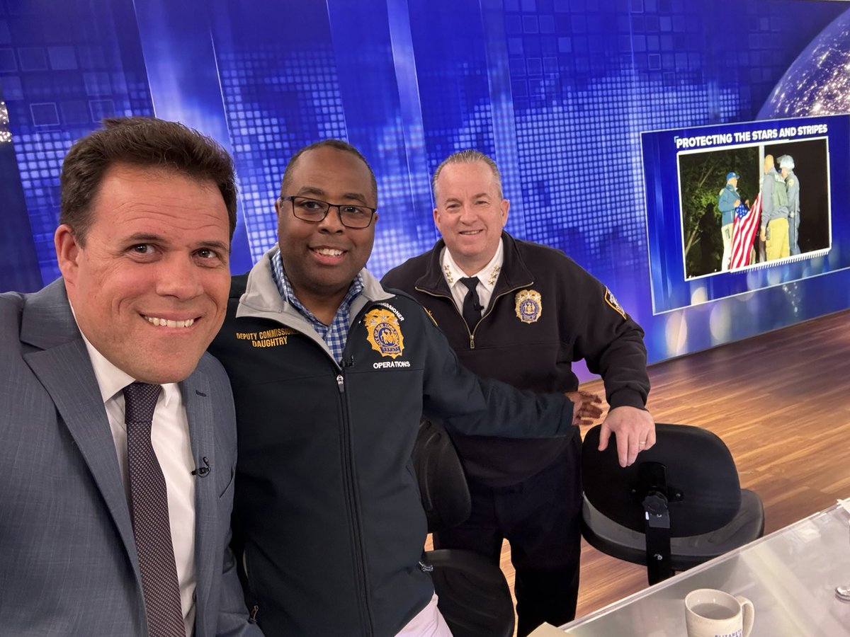 Bumped into two of New York’s finest @NYPDnews at @NewsNation tonight. They defend law and order on US campuses and returned the 🇺🇸 flag after pro-Hamas thugs replaced it with a Palestinian one. Desecrating American values or symbols cannot be tolerated!