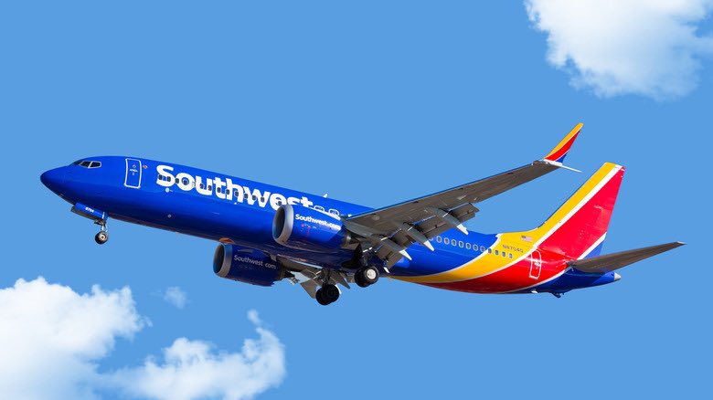 #SouthwestAirlines anunció que fue clasificada como la aerolínea número uno en la lista de Mejor Servicio al Cliente de Estados Unidos 2024.

enelaire.mx/southwest-airl…