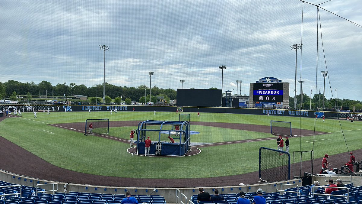 burkegranger's tweet photo. Kentucky Proud Park is gonna be packed again this weekend. For the second time in three weeks, the Wildcats will host a fellow top-10 opponent. #8 @UKBaseball hosting #2 @RazorbackBSB. UK is a a baseball school. #LFG. https://t.co/npUatzbfxy