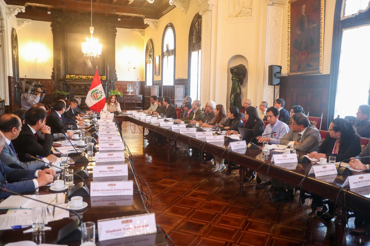 ✅El Gobierno de la presidenta Dina Boluarte Zegarra garantiza el financiamiento del Proyecto Especial de Irrigación e Hidroenergético del Alto Piura. Para esto, el @MEF_Peru se ha comprometido a otorgar el presupuesto respectivo al Gobierno Regional de Piura. ✅“Este Gobierno…