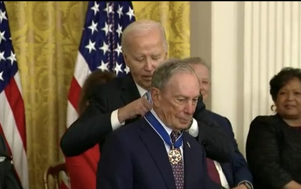 Among those getting the Presidential Medal of Freedom today from Biden? Michael Bloomberg. Remember Bloomberg tried to beat Biden in the 2020 primary. He put a lot of effort in Houston specifically. Wrote about those efforts here: houstonchronicle.com/news/article/M…