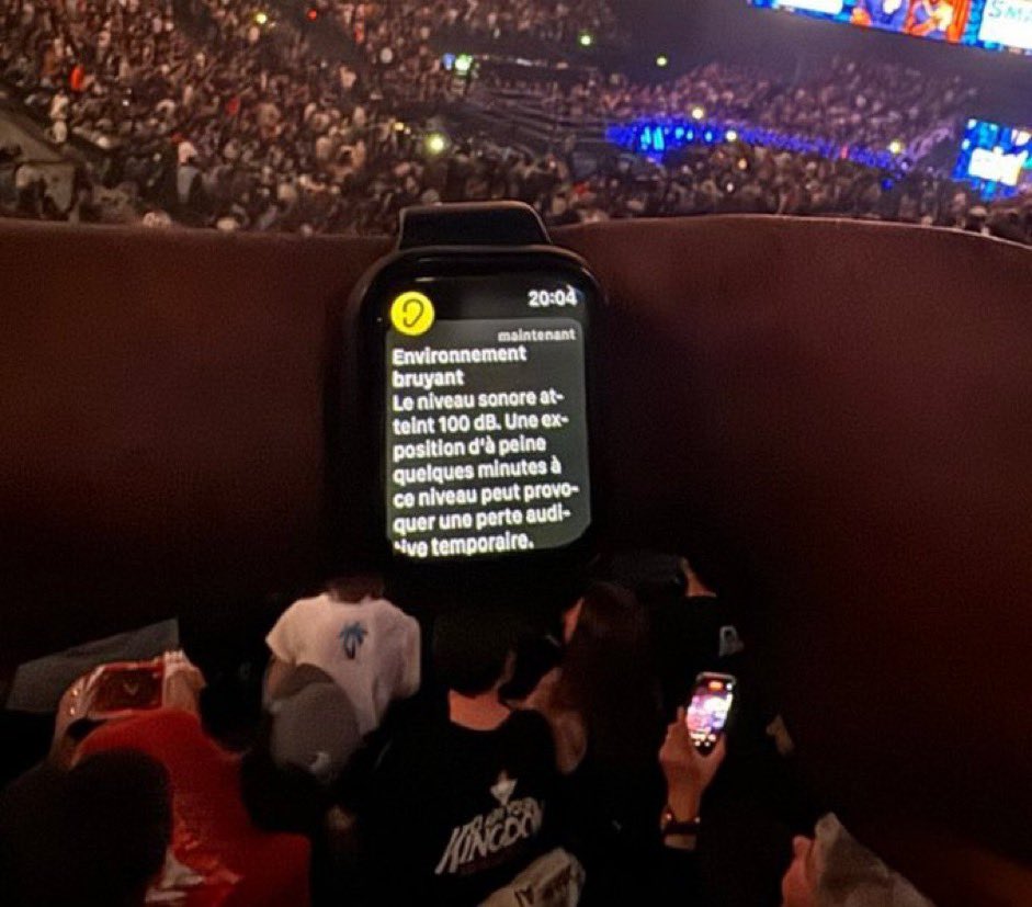The @WWEUniverse in France literally received a warning about the noise level tonight at #SmackDown @LDLC_Arena. Absolutely insane. Like @myMotorhead said… “Only way to feel the noise is when it's good and loud.”