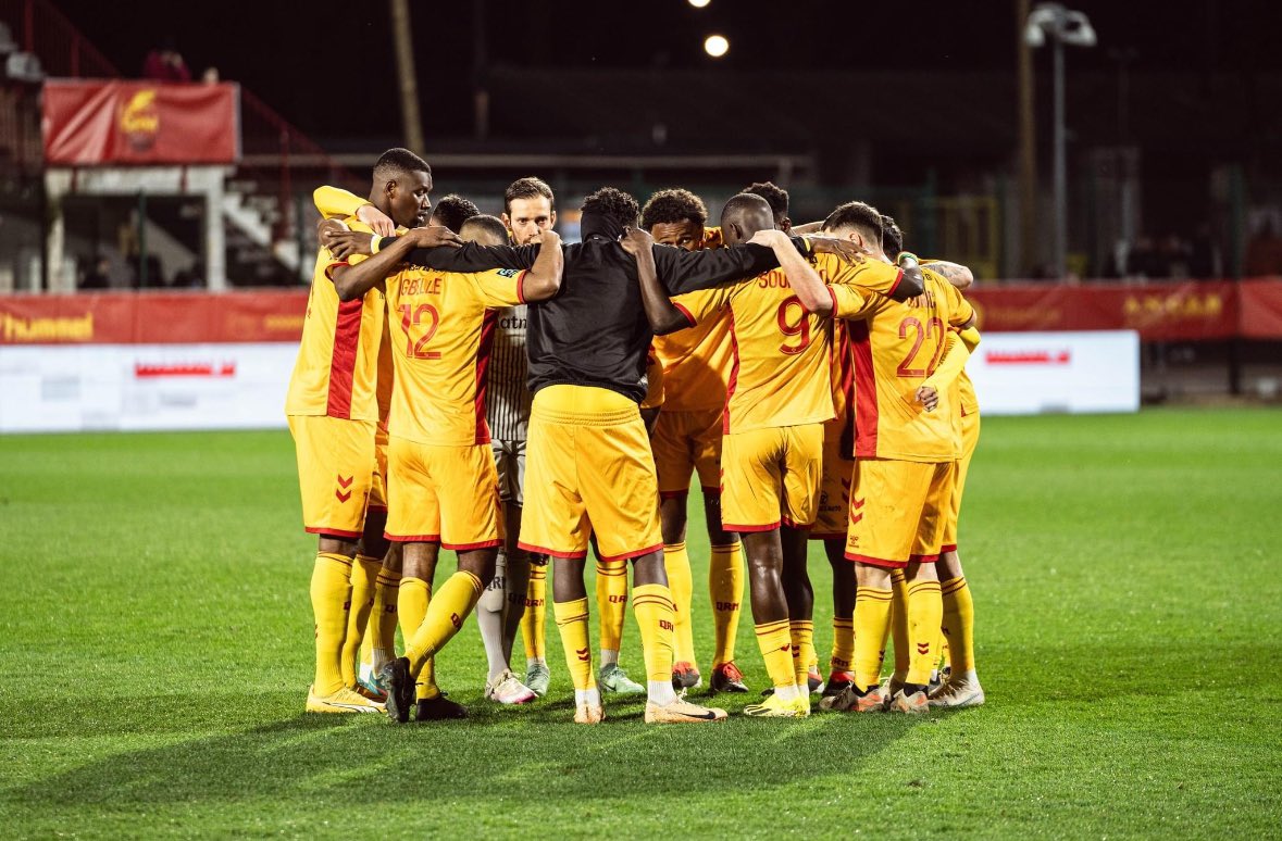 Supporters, supportrices, nous comprenons et partageons votre déception. Merci pour le soutien inestimable que vous nous avez apporté tout au long de cette mission maintien. Cette équipe, son staff et l’ensemble des membres du club restent unis. ❤️💛