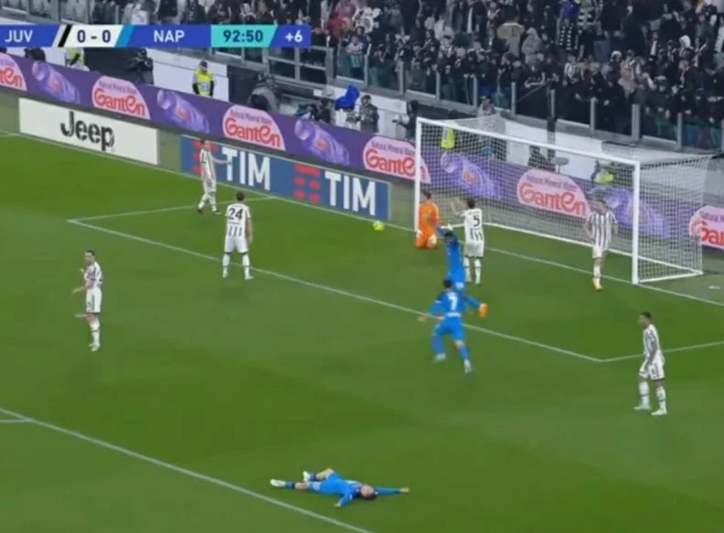 🇵🇱 Piotr Zielinski reflects on collapsing after Raspadori's winning goal against Juventus: 'It was a liberation, there I understood that the Scudetto was within reach. A dream for all of us Neapolitans that is coming true.' [Sarò con te]