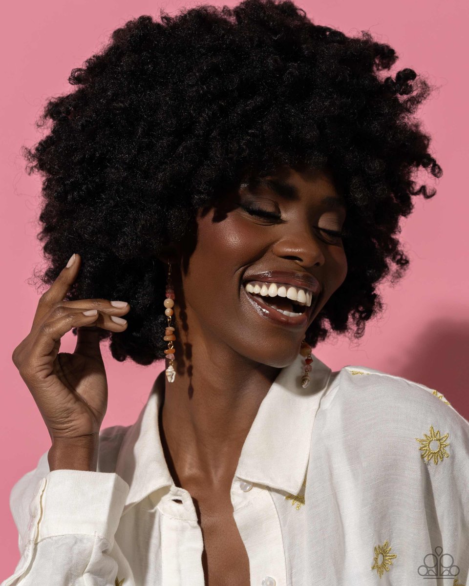 PaparazziAccess's tweet image. SNEAK PEEK: Bask in sun-kissed orange hues and let your style glow. ✨ #NaturalBeauty #OrangeEarrings #JewelryAddict #Earrings #Fashion