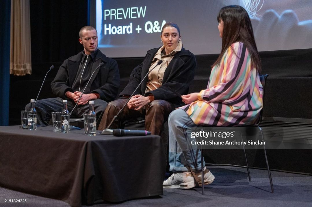 Joseph Quinn e Luna Carmoon no painel de perguntas da exibição de Hoard na BFI Southbank, hoje. 🐀💛