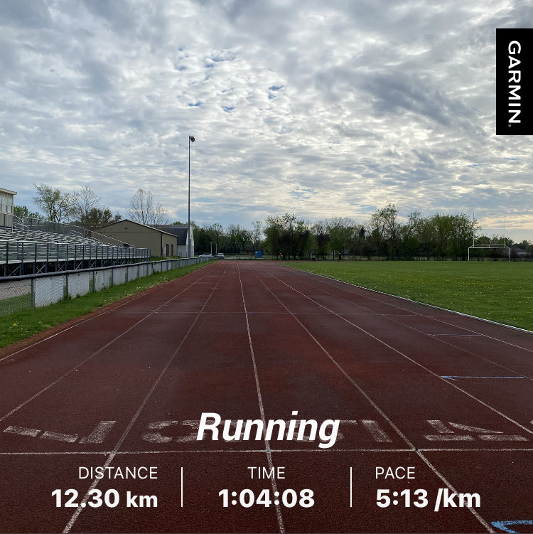 McRun23's tweet image. 10 laps warm up, 10x200m (39,40,39,39,39,39,40,39,39,38) with 200m recovery jogs, 10 laps cool down. 30 laps total non-stop. #running #track #Nike #Chatham #Garmin