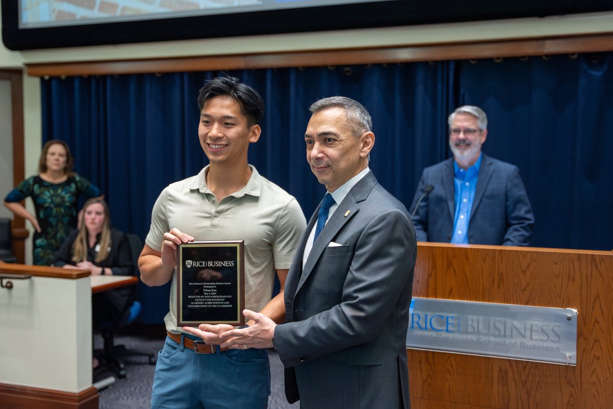 Rice University's @Rice_Biz celebrated its first class of undergraduates today – a milestone for Rice, Houston and beyond. #ricegrad2024