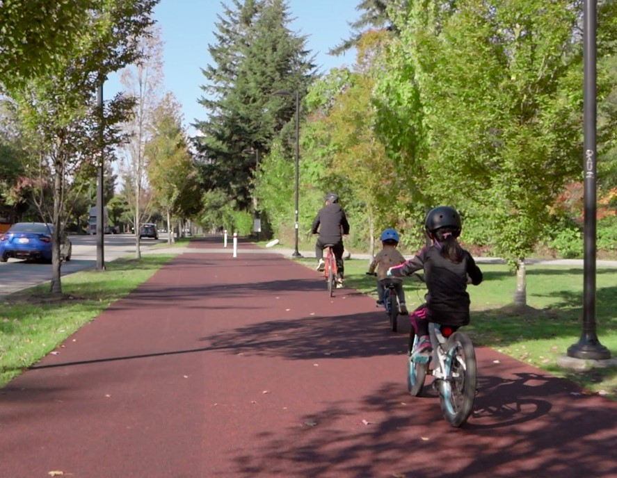 One of the most unique trail loops in Metro Vancouver is now complete. The Central Park Perimeter Trail is a 3.5 km loop around Central Park. The rubberized trail is 4-metres wide, making it ideal for running, walking, jogging or cycling. Learn more: ow.ly/wPUq50Rpc7k