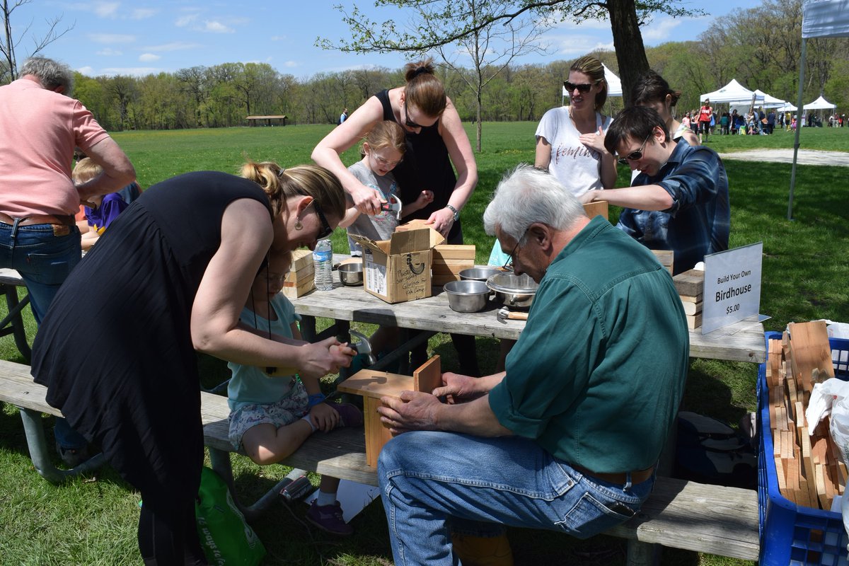 This Sunday, the Forest Preserves of Cook County will host a Spring Festival at Thatcher Woods Pavilion. Come experience engaging activities like interactive programs, children's tree climbing, and more! ⏰ 12-3pm 📍Thatcher Woods Pavilion