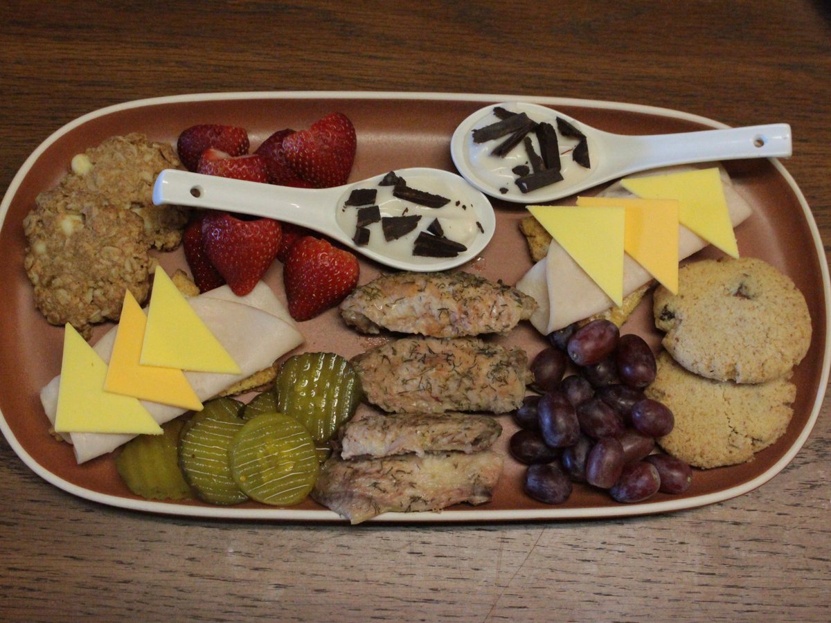 Share plate: #glutenfree #dairyfree #eggfree
Peanut butter oat cookies, Almond apricot cookies, oven baked chicken wings, orange scone w chicken and df cheese, df yogurt w chocolate